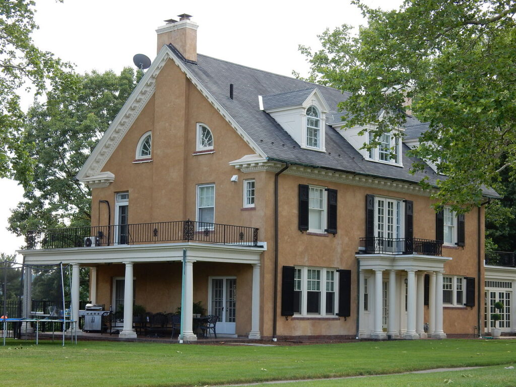 This is the childhood home of hot star Taylor Swift.